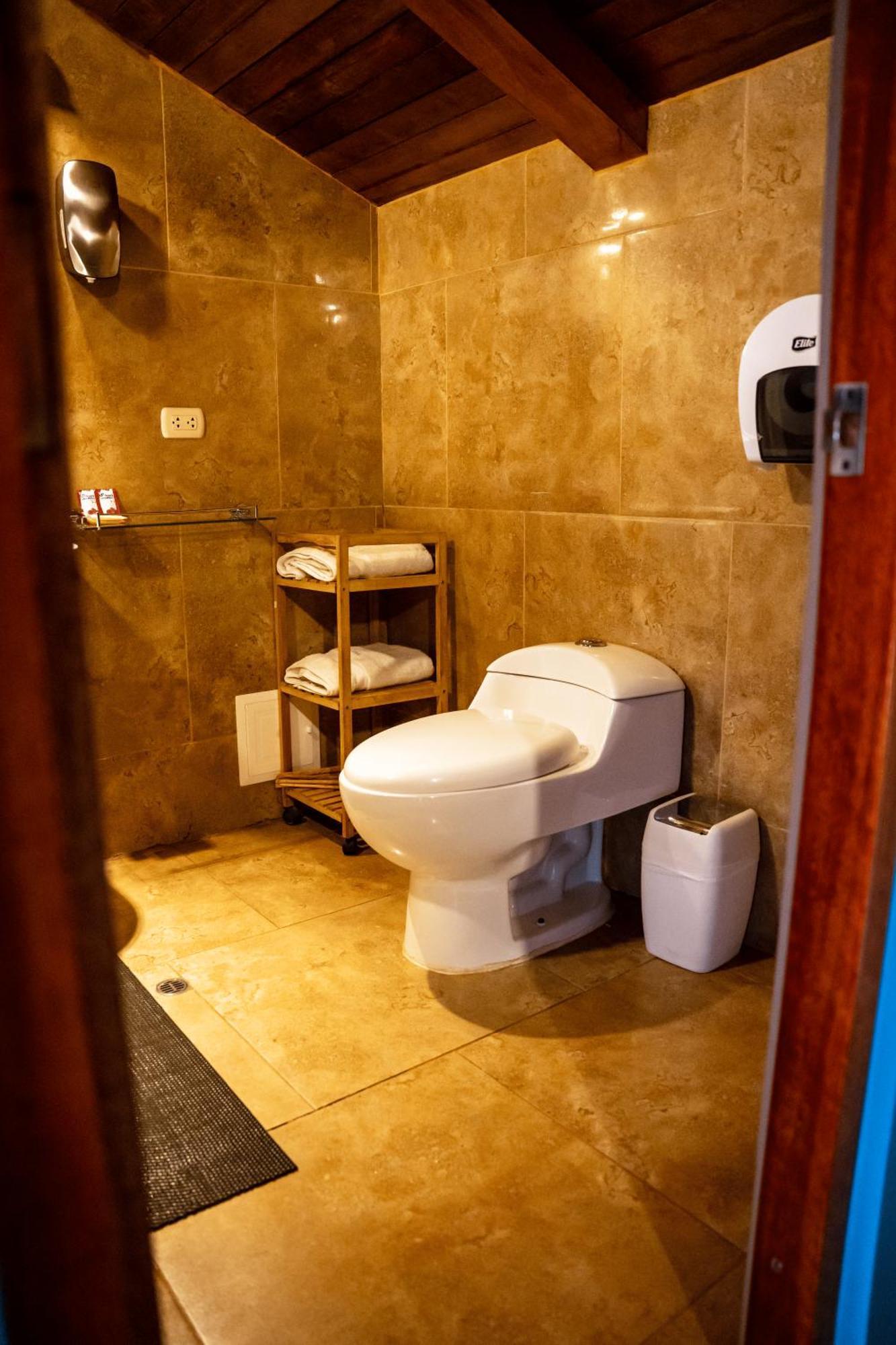 Deluxe Room,1743043859:JPEG